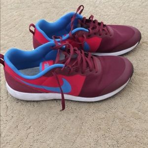 Like new Nike Men’s tennis shoes Size 10